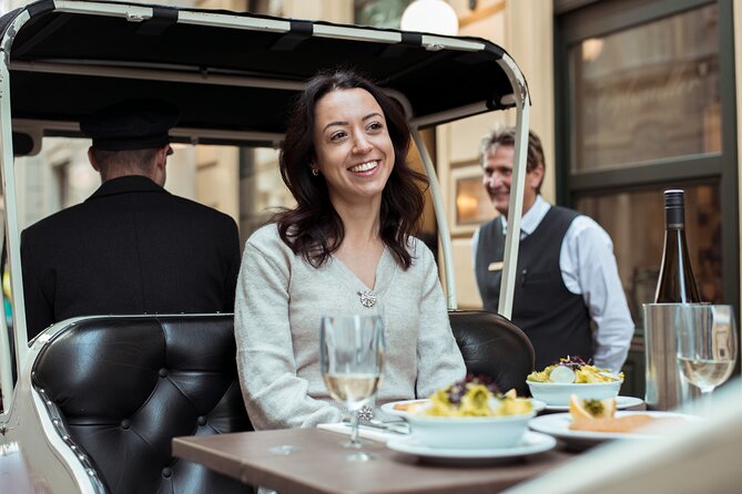 Vegan Sightseeing tour in an electro vintage car incl. schnitzel - Timing your ride for the best atmosphere