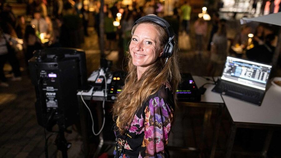 Vienna: 3.5-Hour Danube 70s, 80s, 90s Party Cruise w/ Dinner - Dancing to 70s, 80s, and 90s hits