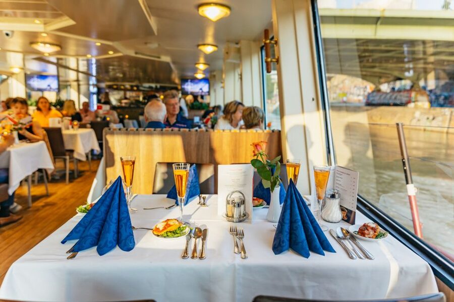 Vienna: 3-Course Evening Dinner Cruise - A dinner cruise with a working-waterway twist