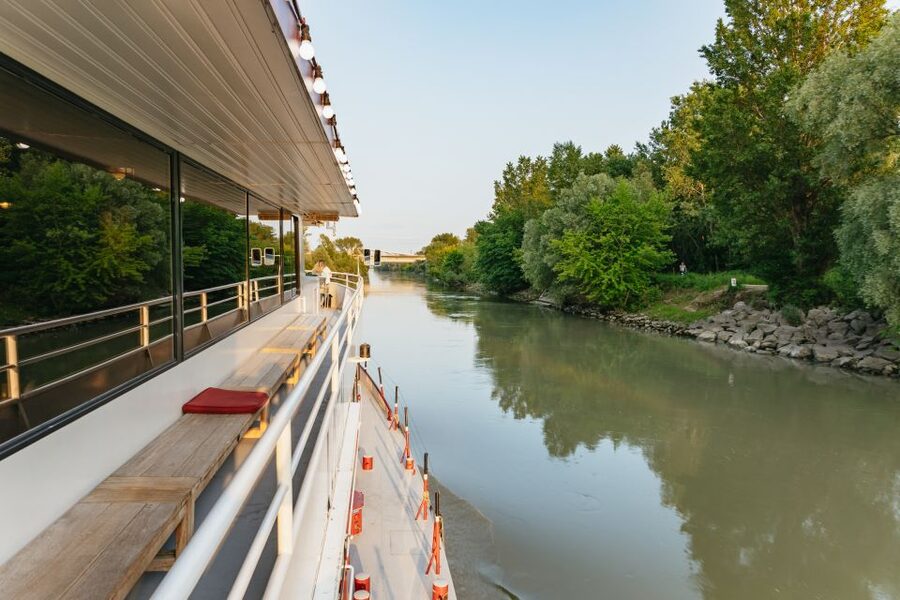 Vienna: 3-Course Evening Dinner Cruise - A closer look at the three-hour schedule