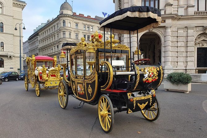 Vienna: 60 min. Imperial E-Carriage Sightseeing Tour with Drinks - Riding like royalty from Albertinaplatz