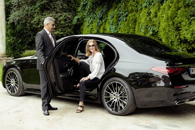 Vienna Airport Transfers From Vienna City With Private Driver - Timing advice for a smoother departure