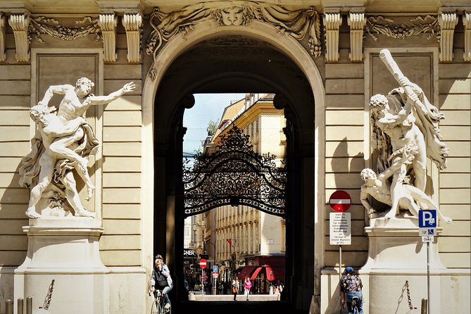 Vienna at First Glance a Private Walking Tour for First Timers - Heldenplatz and the Hofburg’s long imperial story
