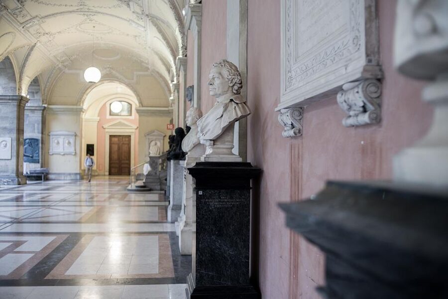 VIENNA AT NIGHT: Photo Tour of the Most Beautiful Buildings - Meeting Tobias at the University of Vienna