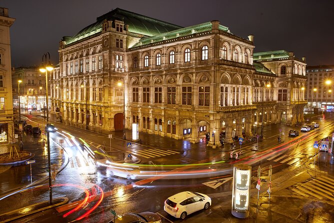 Vienna at night! Private photo tour of Vienna's most beautiful buildings - Starting at the University of Vienna