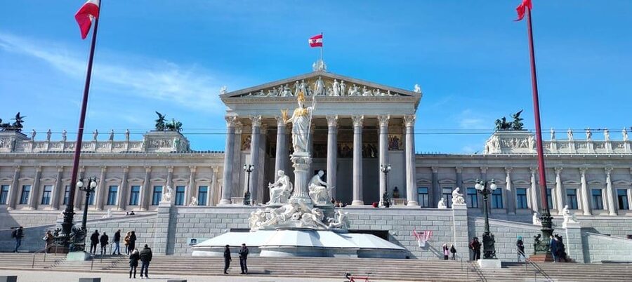 Vienna Audioguide - TravelMate app for your smartphone - Parliament, Rathaus, and Prater