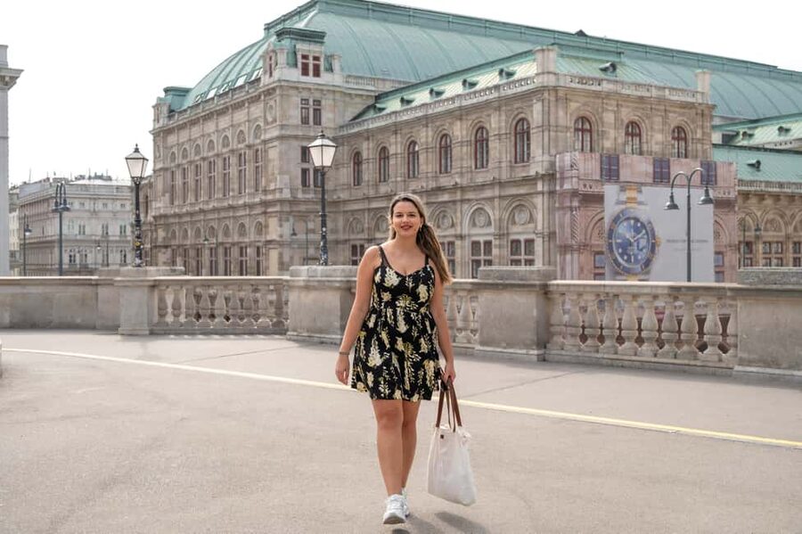 Vienna: Authentic Professional Photography Tour - Choosing Between Four Vienna Backdrops