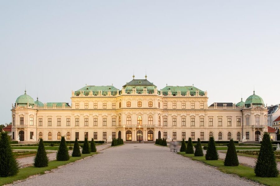 Vienna: Belvedere Palace Skip-the-Line Tour - Meeting at the Upper Belvedere entrance