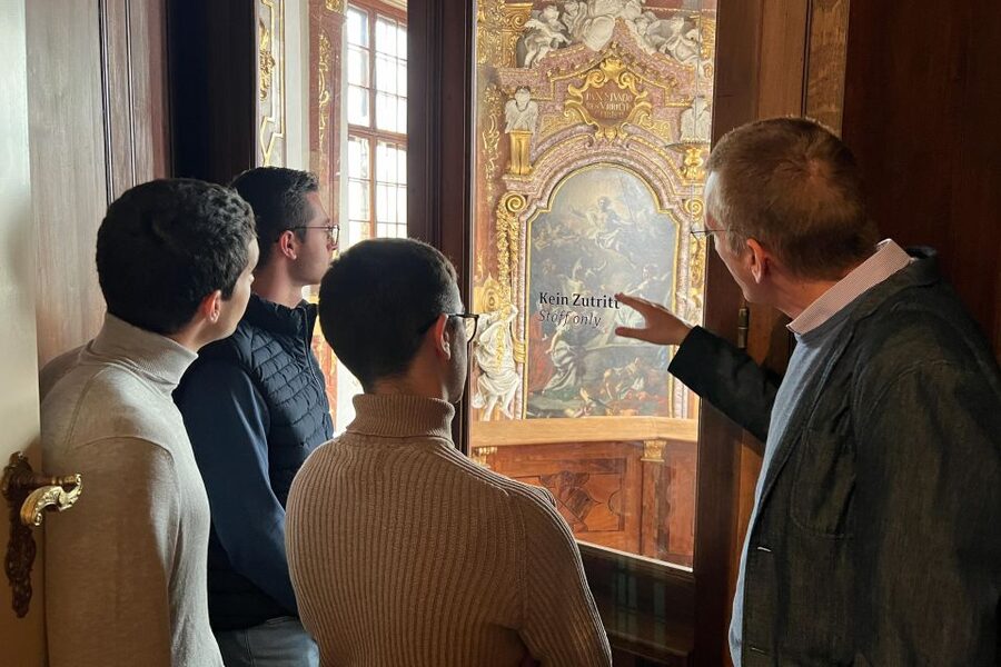 Vienna: Belvedere & The Best of Gustav Klimt Private Tour - Art from medieval works to Viennese modernism