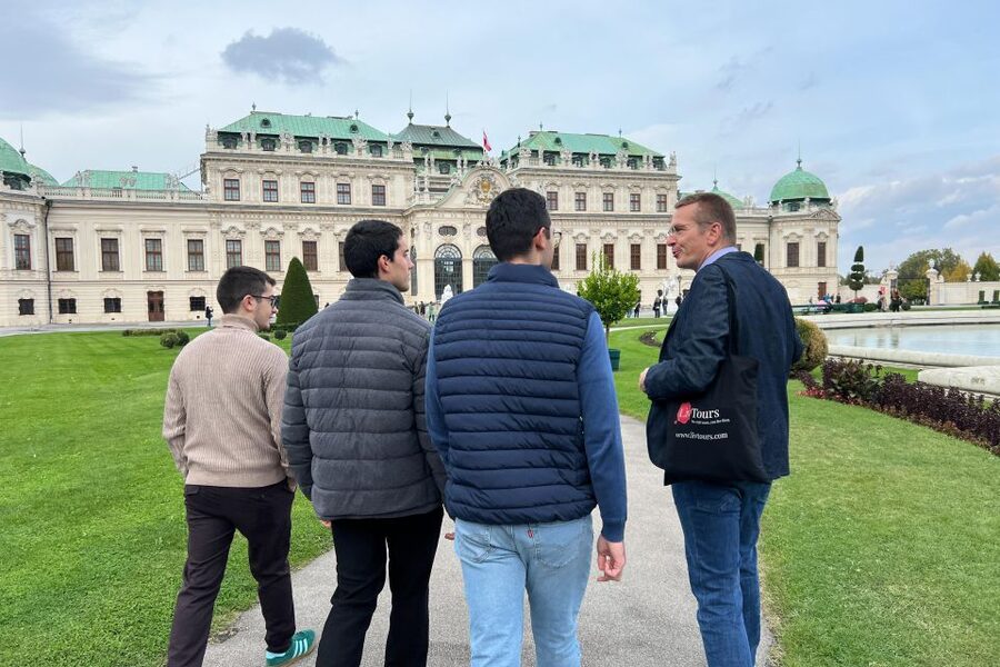 Vienna: Belvedere & The Best of Gustav Klimt Private Tour - Timing, access, and the end of the visit