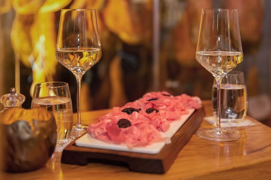 Vienna: Best of Vienna Food Tour - First stop: three styles of Viennese meatloaf