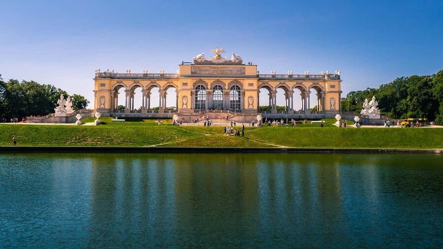 Vienna: Best of Vienna in 2 Hours with a Local - Riding the Ringstrasse past Vienna’s grand buildings
