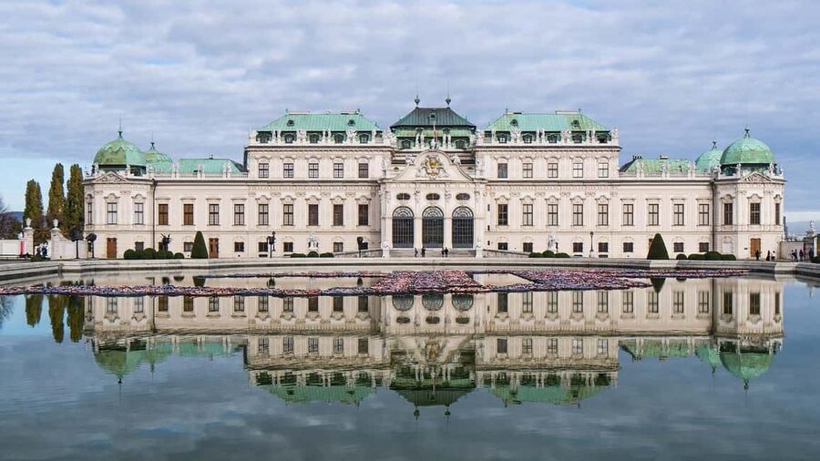 Vienna: Best of Vienna in 2 Hours with a Local - Starting at the Hofburg and central Vienna