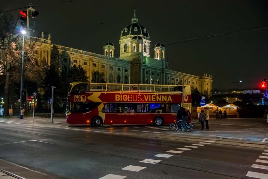 Vienna: Big Bus City Highlights Night Tour with Live Guide - The Danube and canal reflections