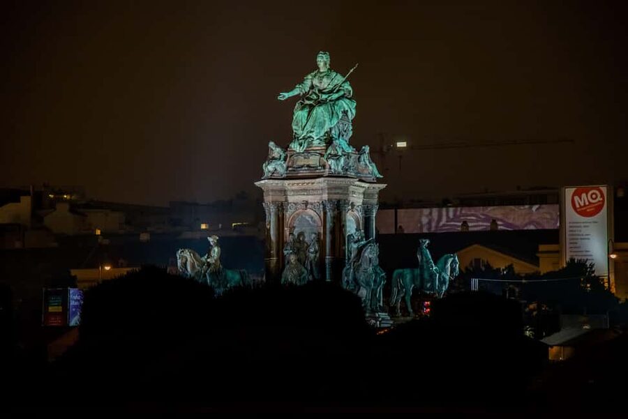 Vienna: Big Bus City Highlights Night Tour with Live Guide - Schönbrunn Palace from the bus