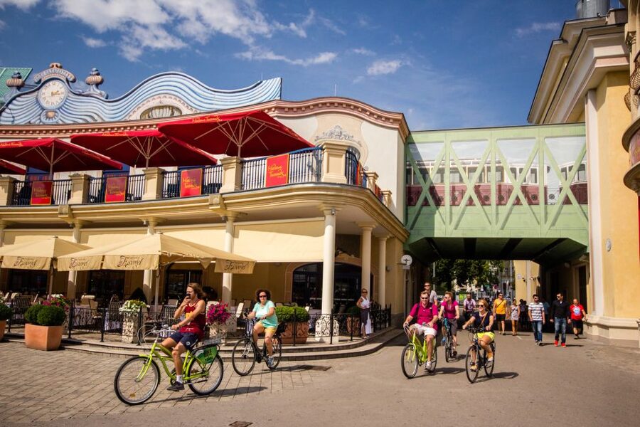 Vienna by Bike 3-Hour All-In-One City Bike Tour in English - Pace, group size, and guide quality