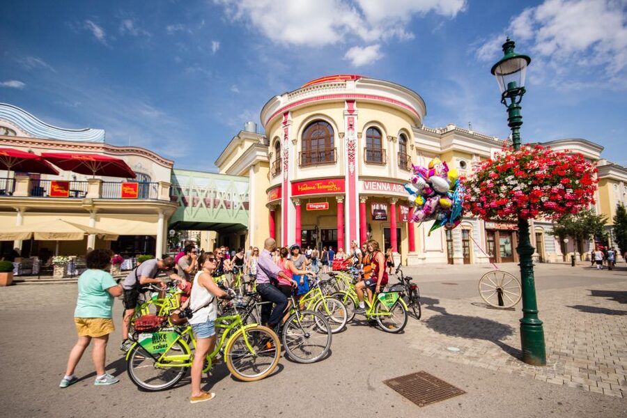 Vienna by Bike 3-Hour All-In-One City Bike Tour in English - Hundertwasserhaus: Vienna gets playful