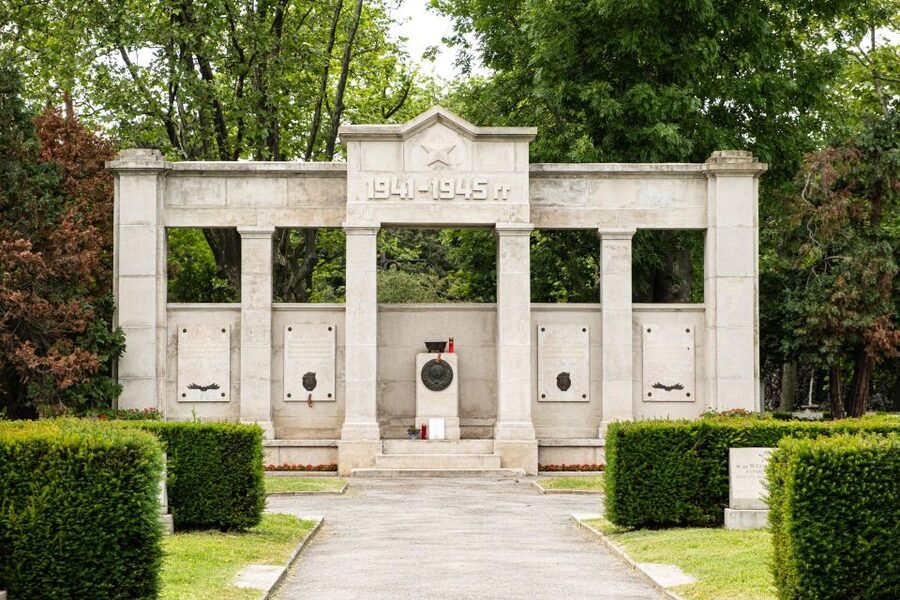 Vienna Central Cemetery Walking Tour with Transfers - The famous composers and the stories behind the names