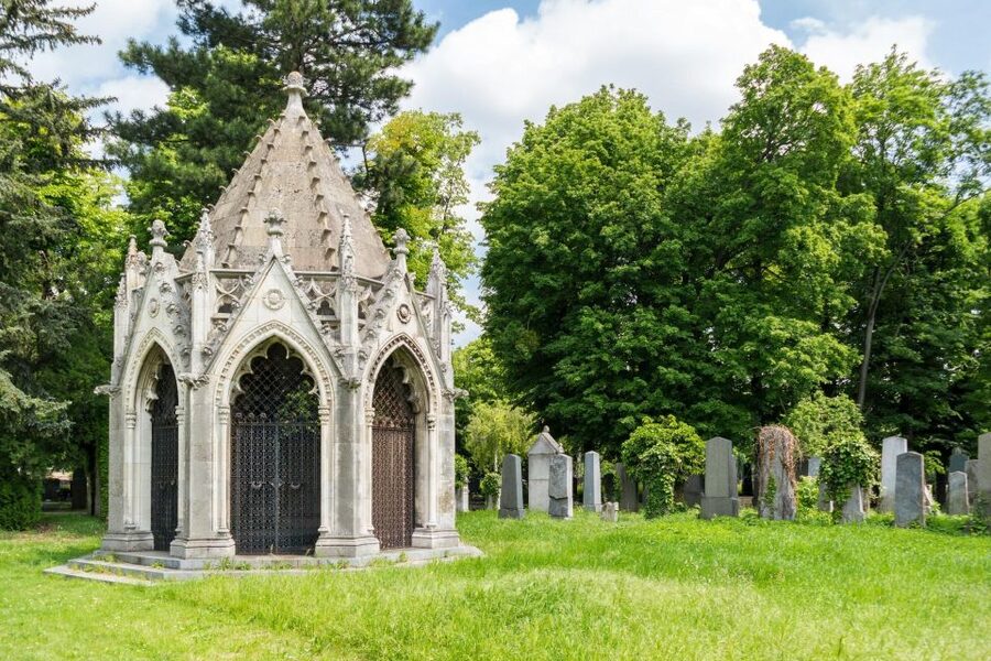 Vienna Central Cemetery Walking Tour with Transfers - Mausoleums, crypts, and the art of remembrance