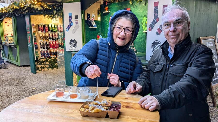 Vienna: Christmas Market Food and Drinks Tour - What the $140 price really covers
