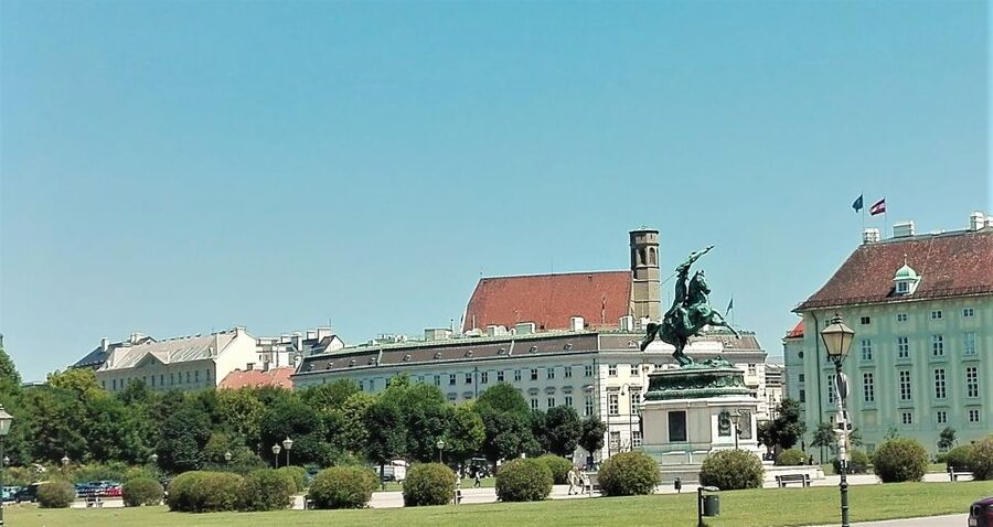Vienna: City Highlights Guided Walking Tour & Old Town - A two-hour introduction to Vienna’s old town