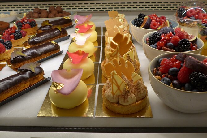 Vienna Coffee, Cake & Pastries Tour with Local Stories - Naschmarkt: a full hour of tasting and browsing