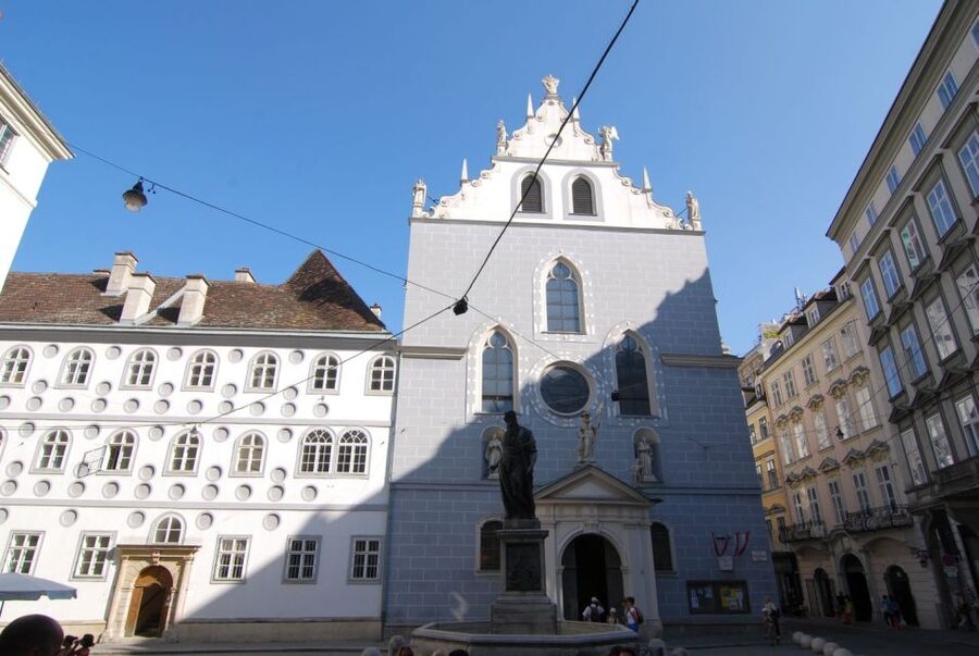 Vienna: Courtyards & Hidden Places Walking Tour - Palais Neupauer-Breuner and the Deutsches Haus