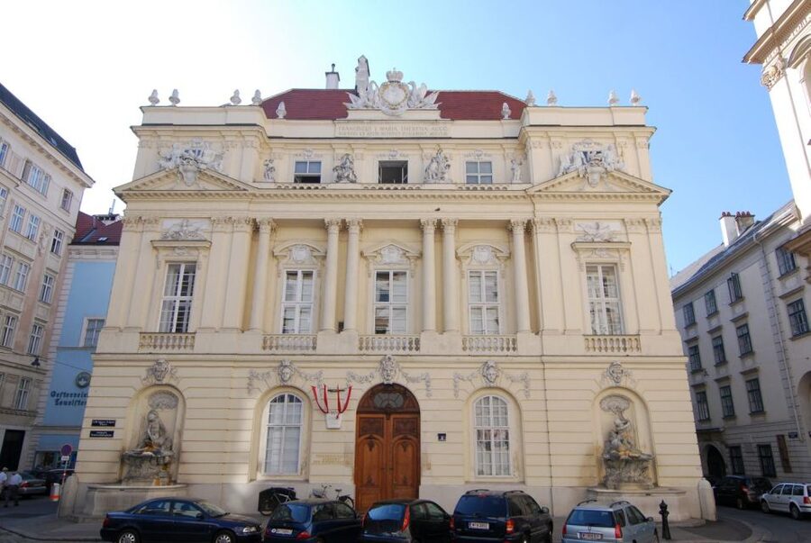 Vienna: Courtyards & Hidden Places Walking Tour - St. Stephen’s Cathedral as your starting point
