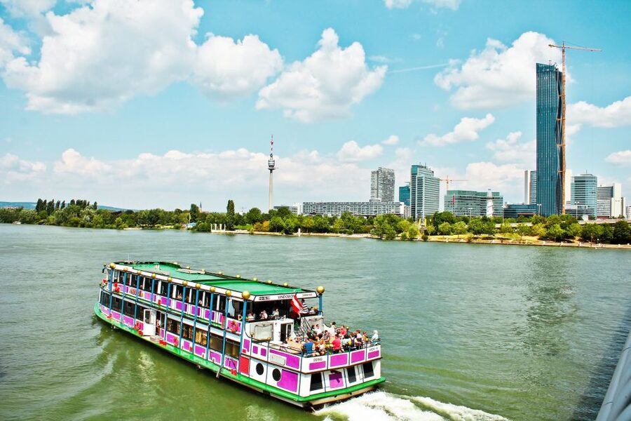 Vienna: Cruise and Schnitzel Tour - Following the Danube Canal and main river