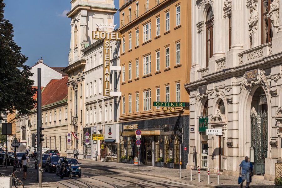 Vienna: Culinary Experience at Restaurant Stefanie - First courses: goulash, soup, and old Viennese flavors