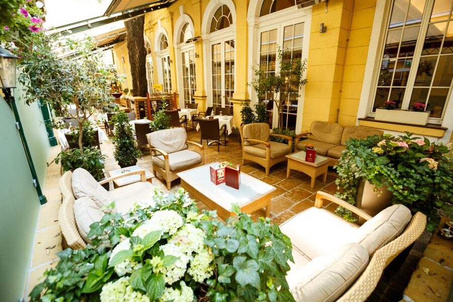Vienna: Culinary Experience at Restaurant Stefanie - Schnitzel and potato salad take center stage
