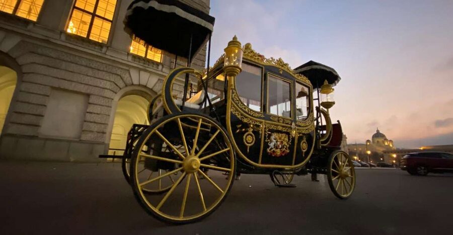 Vienna: Electric-Imperial Carriage Sightseeing Tour - The western loop: Hofburg, Heldenplatz, and the city’s grand institutions