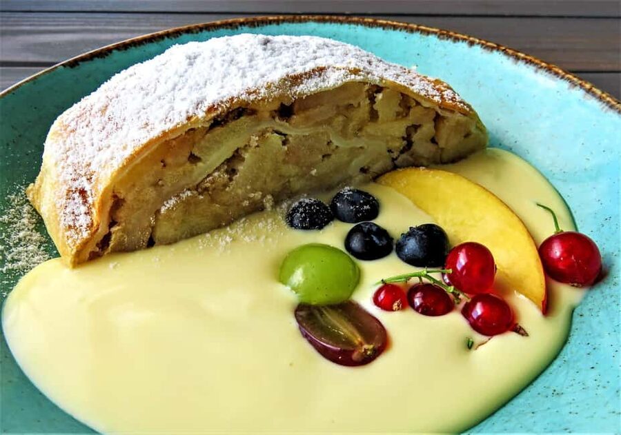 Vienna: Food tasting tour in Hidden Gems (Small Groups) - The bakery stop and Vienna’s pink Punschkrapfen
