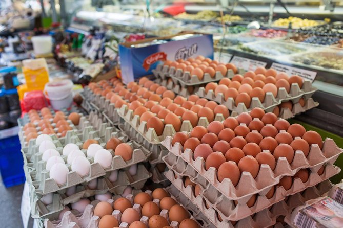 Vienna for Food Lovers: Cafés, Markets & Austrian Cuisine - Austrian lunch with schnitzel, goulash, or a vegetarian dish