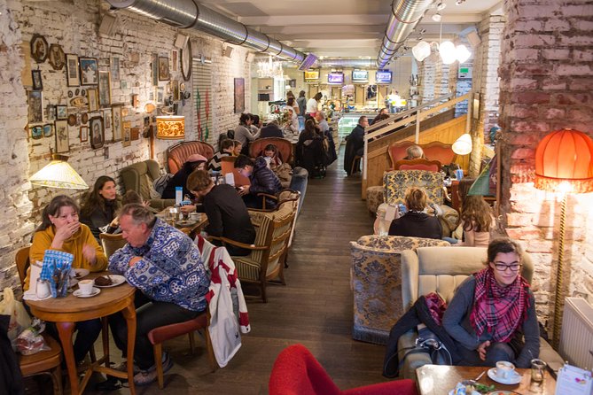 Vienna for Food Lovers: Cafés, Markets & Austrian Cuisine - The Würstelstand is one of the best stops