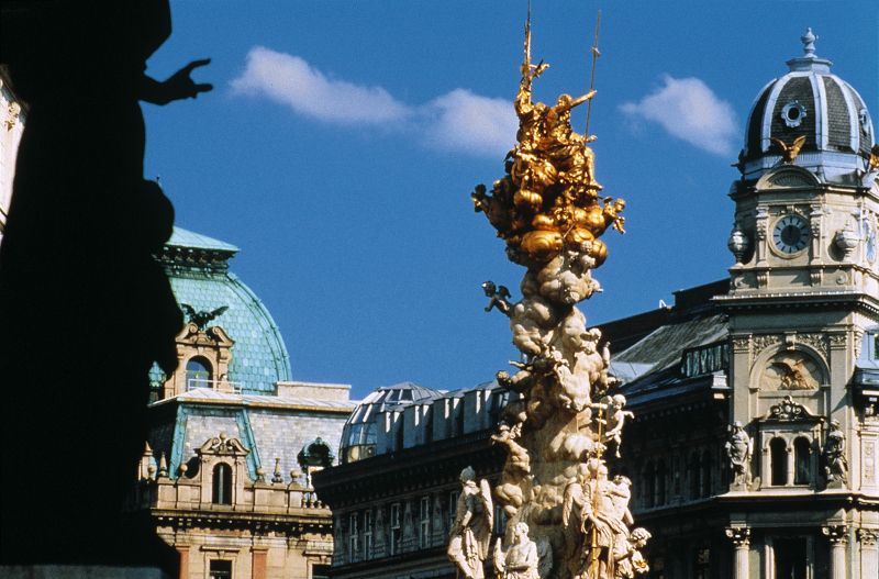 Vienna: Full-Day Private Tour including Schönbrunn Palace - Schönbrunn Palace, the imperial residence outside the center