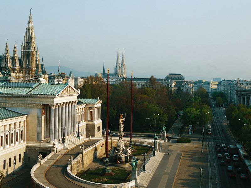 Vienna: Full-Day Private Tour including Schönbrunn Palace - The guide can make or break this much sightseeing
