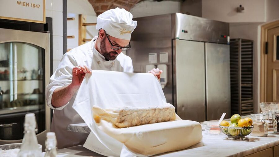 Vienna: Gerstner KuK Hofzuckerbäcker Baking Show & Tasting - What you actually eat and drink