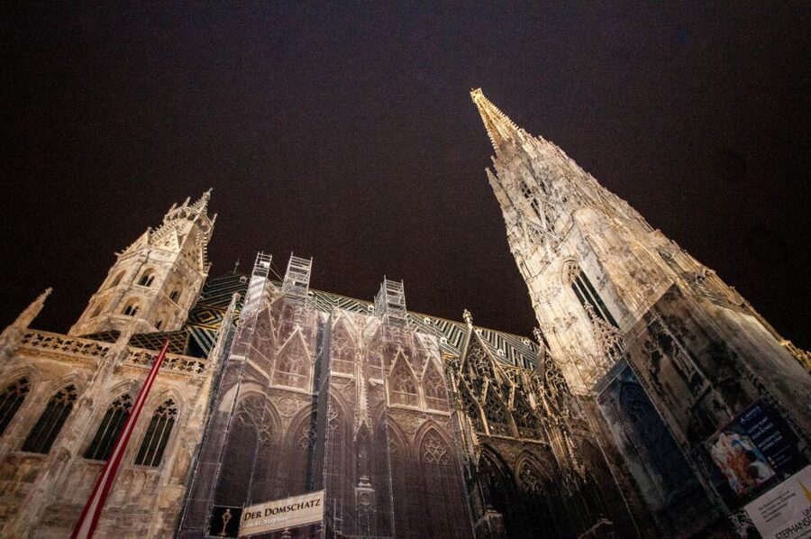 Vienna: Ghosts and Legends Guided Nighttime Walking Tour - How the guiding affects the experience