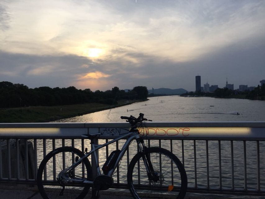 Vienna: Guided E-Bike Tour - Schwarzenbergplatz, the City Park, and Belvedere