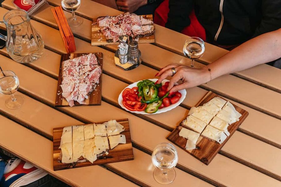 Vienna: Guided Foodie Walking Tour with Tastings and Coffee - Practical details that affect your day