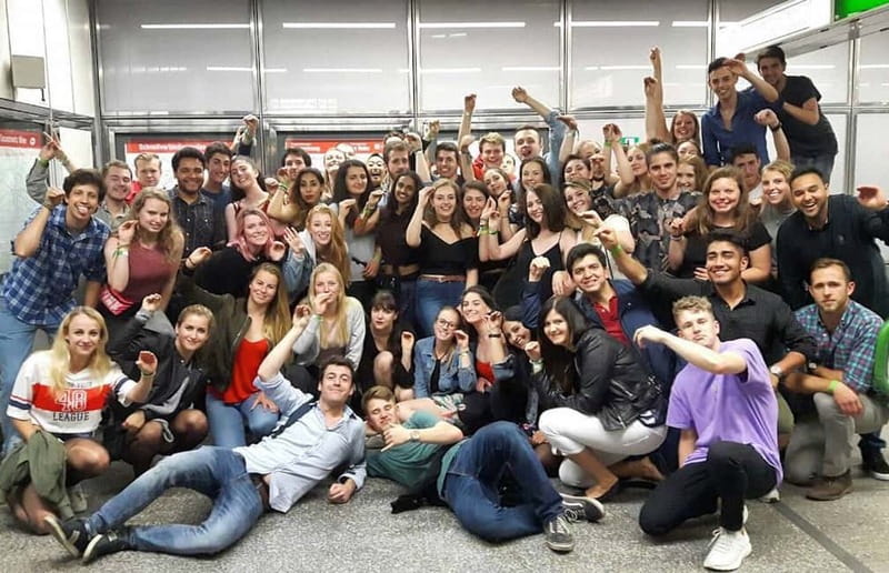 Vienna: Guided Pub Crawl with Club Entry - Pickwick’s gives the group time to loosen up