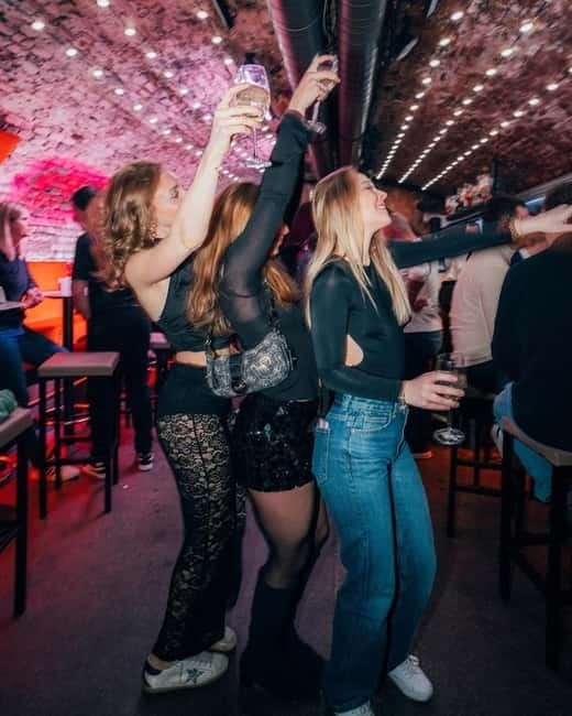 Vienna: Guided Pub Crawl with Club Entry - Finishing at a Vienna nightclub