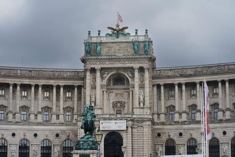 Vienna: Guided Walking Tour of City Highlights & Hidden Gems - The Albertina and the city’s art scene