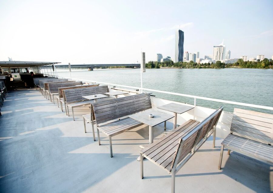 Vienna: Heurigen Cruise with Viennese Songs and Buffet - Small Details That Make the Choice Easier