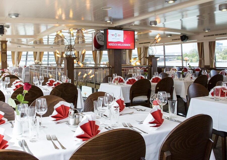 Vienna: Heurigen Cruise with Viennese Songs and Buffet - Viennese Songs with Marion Zib and Local Duos