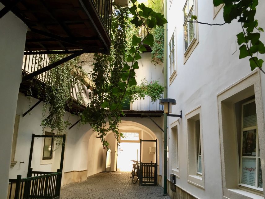 Vienna: Hidden Gems near St. Stephen's & Old University - Courtyards and passages that reward a slower pace