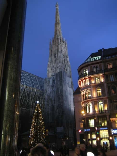 Vienna: History Highlight Walking Tour - St. Stephen’s Cathedral and a useful finish