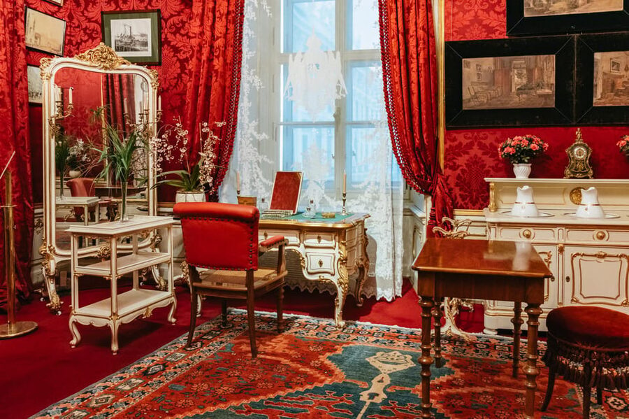 Vienna: Hofburg and Empress Sisi Museum Guided Tour - Which guide style suits you?