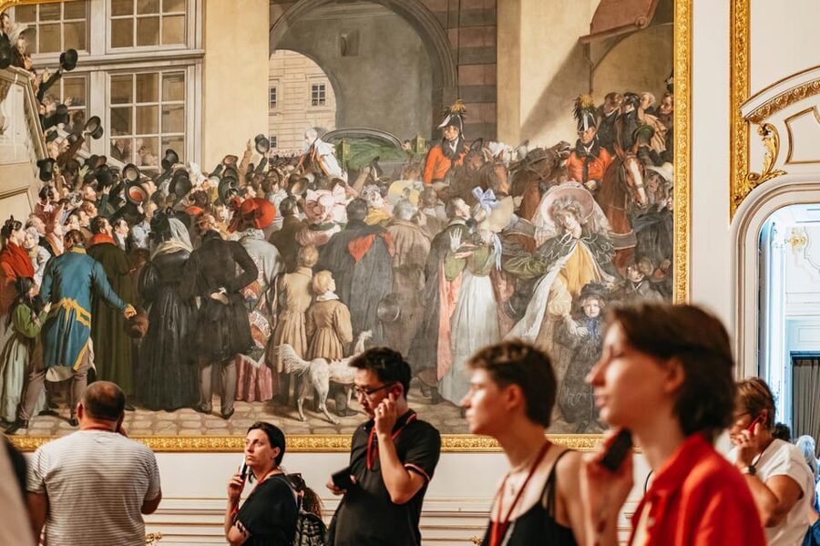 Vienna: Hofburg and Empress Sisi Museum Guided Tour - Crossing the Hofburg courtyards